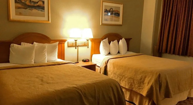 Quality Inn & Suites, Забронировать Отель Отели Дикинсон с парковкой, Парковка