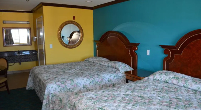 Четырёхместный номер Deluxe Cloud 9 Inn LAX