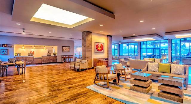 Кровать в общем номере Hilo Hawaiian Hotel, Trademark Collection by Wyndham