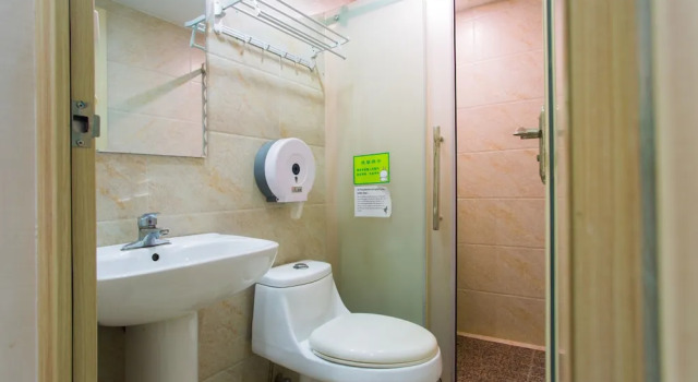 Кровать в общем номере Wada Hostel in Yangshuo