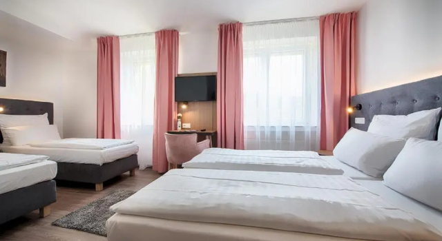 Четырёхместный номер Standard Home Hotel