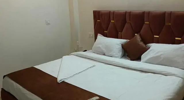 Soooper Hotel, Забронировать Отель Гургаон Gurgaon Region, рядом с Улица Гольф-Корс-роуд
