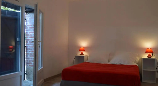 Grande ferme rénovée avec jardin et loisirs à proximité - FR-1-591-155, Book Hotel  