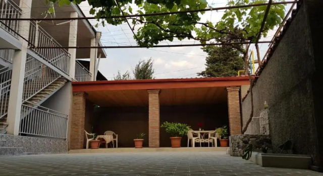 White House in Kakheti Eniseli, Book Guesthouse Hotels in Kvareli Municipality with Parking, Parking