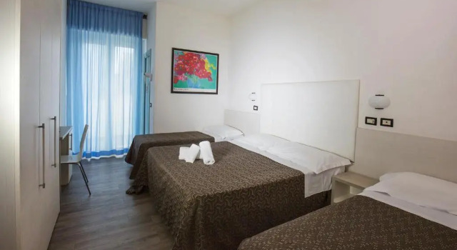 Семейный номер Standard с частичным видом на море Hotel Elite Cattolica
