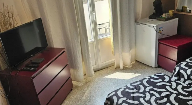 Chambre 2 lit simple avec balcon, Book Pension Gæstehuse i Aude, Pension