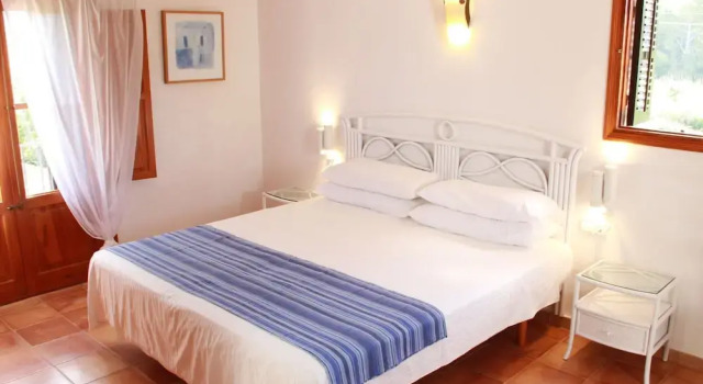 Коттедж Lush Farmhouse in Sant Miguel de Balansat with Hot Tub & Private Pool
