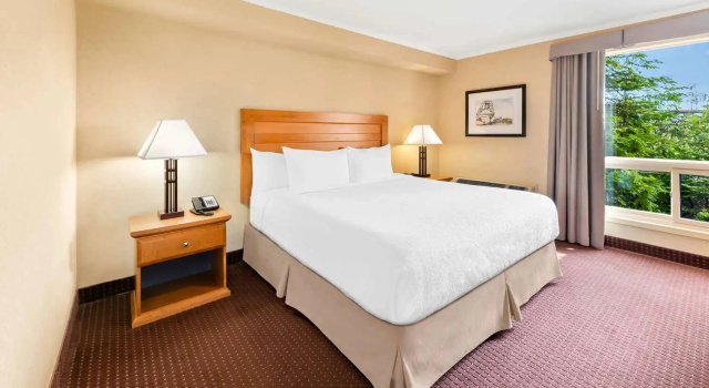 Двухместный люкс Цокольный этаж Best Western Plus NorWester Hotel & Conference Centre