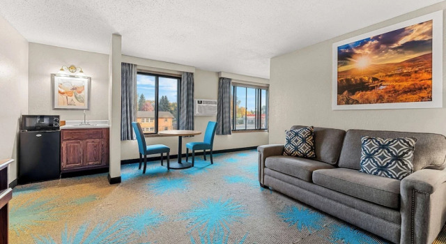 Двухместный люкс Days Inn by Wyndham Sioux Falls
