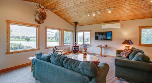 PV - Yellowstone River Retreat, Buchen Sie Hotel Hotels in Montana mit Parkplatz, Parkplätze