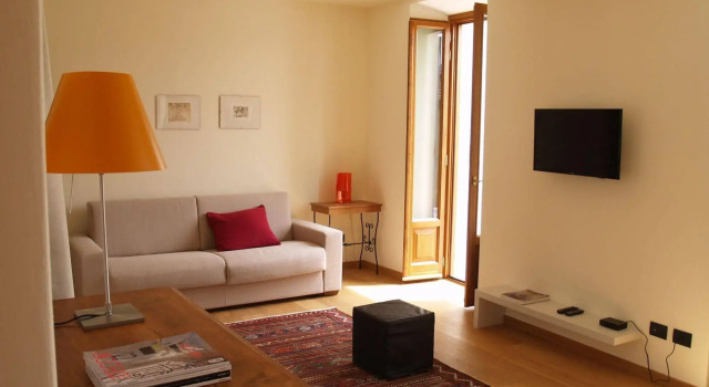 Casa Botta - Luino Lago Maggiore, Забронировать Отель Отели Луино с парковкой, Парковка