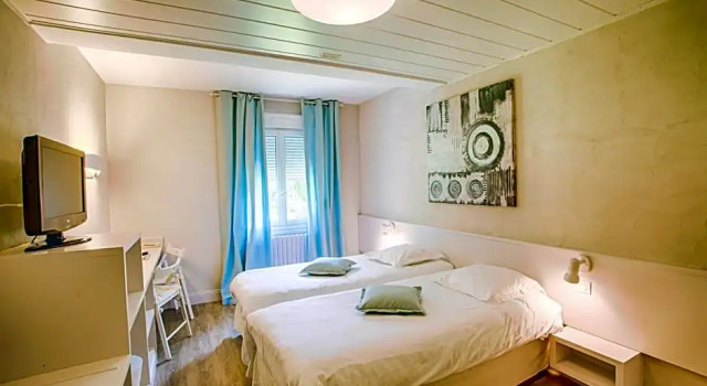 Номер Standard Logis Hôtel Restaurant LIle de Sées