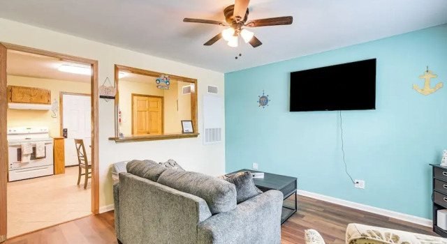 1 Mi to Pleasure Pier! Group Retreat w/ 2 Units