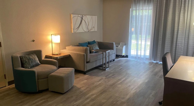 Двухместный люкс Courtyard by Marriott Newport News Yorktown