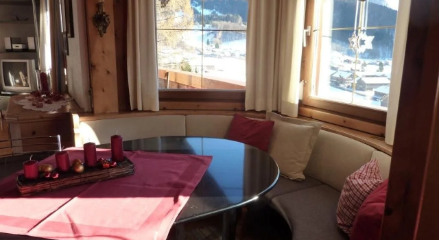 Ferienhaus Meusburger, Rezerwuj Hotel Hotele w Bregenzerwald z parkingiem, Parking