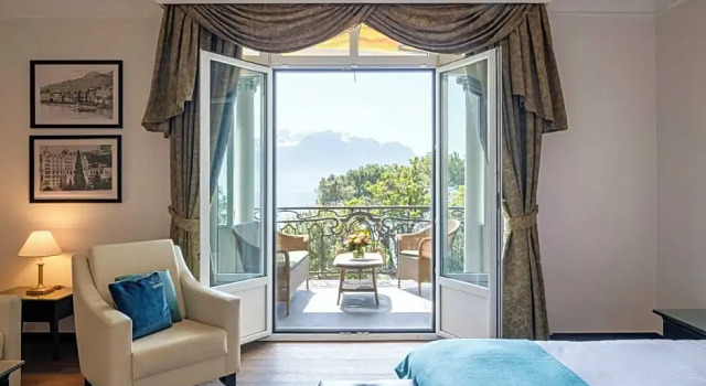 Двухместный полулюкс с частичным видом Grand Hotel Suisse Majestic, Autograph Collection