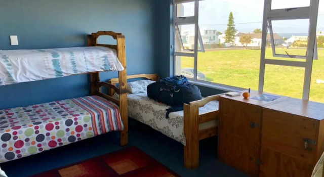 Кровать в общем номере Never at Home Hermanus