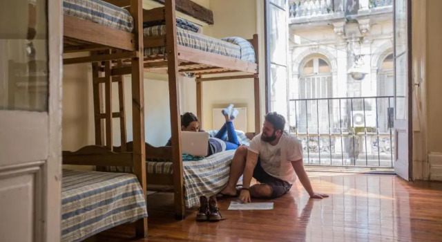Кровать в общем номере BA Stop Hotel House
