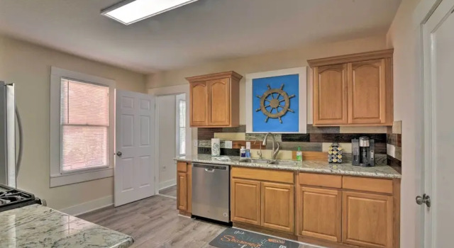 Коттедж Bright Galveston Bungalow: 1/2 Mi to Pleasure Pier