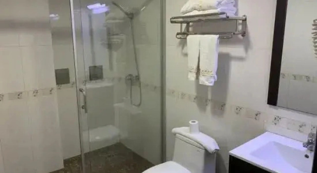 Семейный номер Standard с балконом Longqiang International Apartment