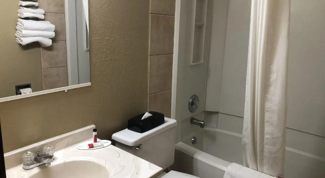 Super 8 by Wyndham Crystal Lake, Book Hotel Crystal Lake Chicago Metropolitan Area