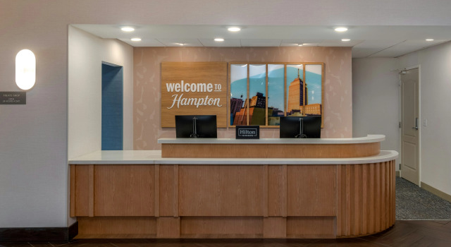 Hampton Inn & Suites Fresno, Забронировать Отель Фресно штат Калифорния