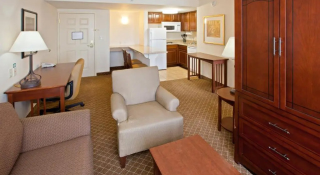 Номер Standard Staybridge Suites Indianapolis-Airport by IHG