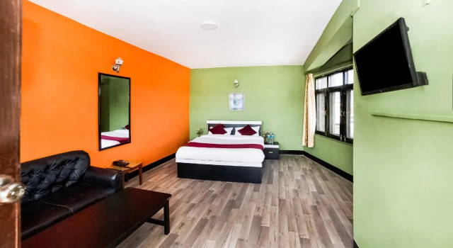 OYO 239 Hotel Kuti