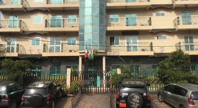 Summit palace international, Reservar Hotel Hotéis em Mfoundi com pequeno-almoço, Café da manhã
