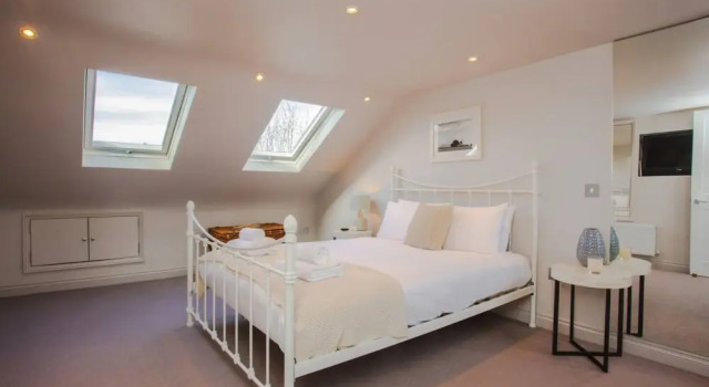 Classic and Elegant 3 Bedroom Apartment With Private Garden, Varaa Huoneisto Asunnot kohteessa Merseyside, Huoneisto