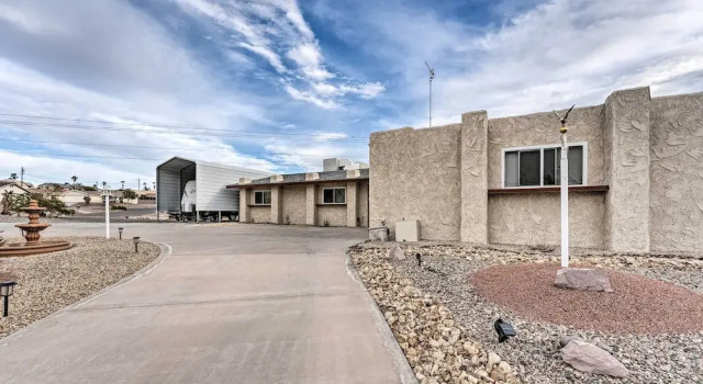 Dog-Friendly Home w/ Pool in Lake Havasu City, Забронировать Отель Лейк-Хавасу-Сити штат Аризона