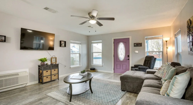 Коттедж Galveston Cottage ~ 1 Mi to Beach: Pet Friendly!