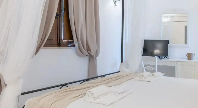 Masseria Lamagrotte By Raro Rooms, Rezerwuj Hotel Hotele w Valle d'Itria z basenem, Basen