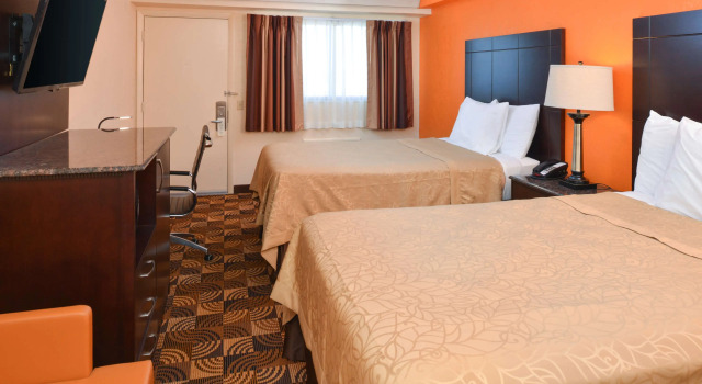 Четырёхместный номер Standard Americas Best Value Inn Pittsburgh Airport