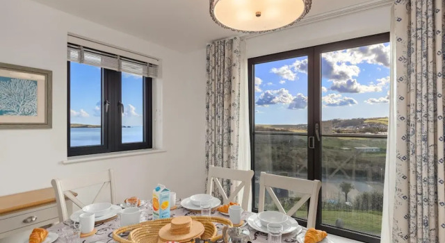 Апартаменты с балконом Apartment 8 Waterstone House - Luxury Apartment Sea Views Pet Friendly