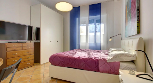 VOMERO-ROSSINI restored, 4 pax, 2 bath, wifi, aircond, Buchen Sie Hotel Vomero Neapel