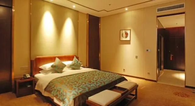 Люкс Deluxe Xiaolangdi Zhongzhou International Hotel