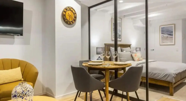 Condo in Queen St CBD w Pool and Gym Zodiak Stays, Забронировать Дом для отпуска Виллы Окленда, Вилла