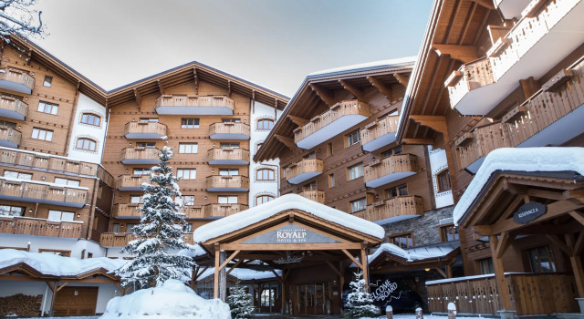 Chalet RoyAlp Hôtel & Spa, Rezerwuj Chalet Hotele w Vaud z basenem, Basen