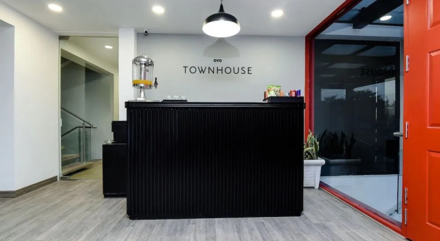 OYO Townhouse 050 Mayfield Garden