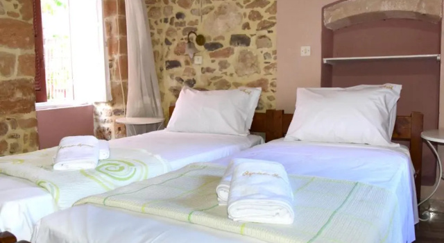 Aeginitikon Arhontikon, Rezerwuj Hotel Aegina Town Aegina