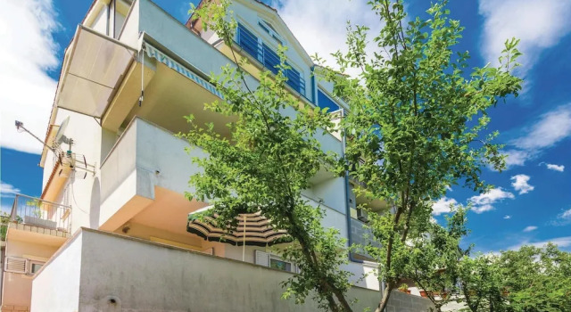 Stunning Home in Opric With Wifi and 1 Bedrooms