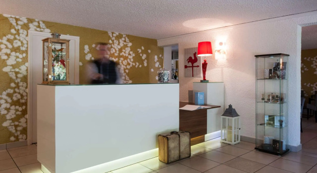 Logis Hôtel Le Parc de Geoffroy, Rezerwuj Hotel Hotele w Puy-de-Dôme z basenem, Basen