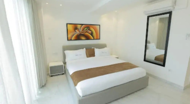 Апартаменты Luxury White Stone Apartments Nyarutarama