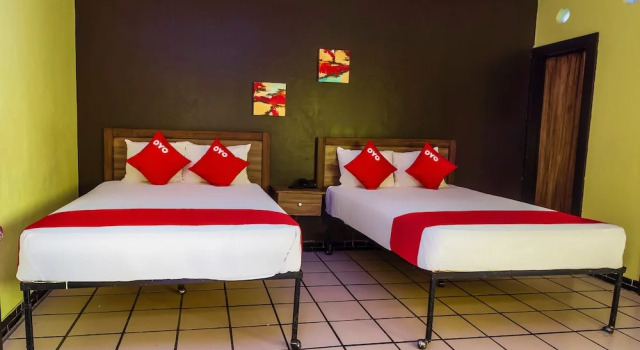 Четырёхместный номер Standard Gran Hotel Galerias Plaza