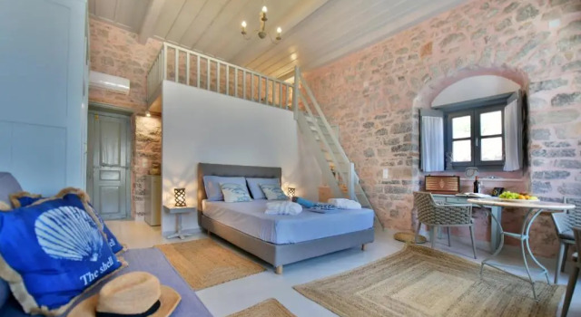 Коттедж Port Mansion Studio 2 Hydra - first floor not a hotel - no cl eaning while guests inside