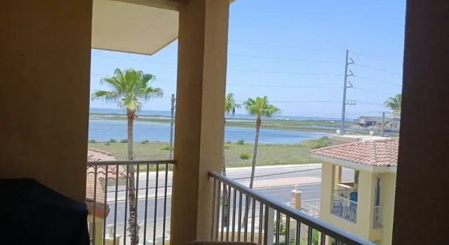 Апартаменты Las Verandas 2 Bedroom Home by RedAwning