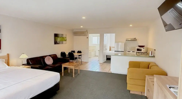 Апартаменты Standard Beachcomber Motel & Apartments Apollo Bay