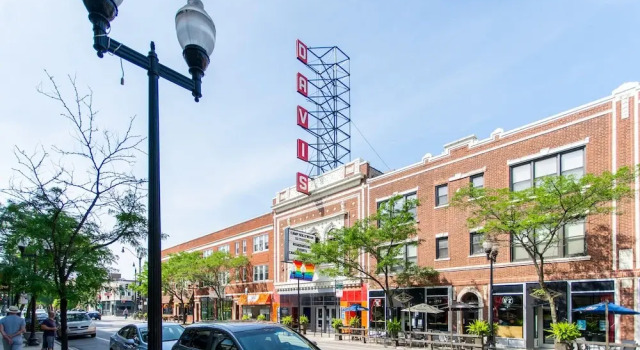 1BR Getaway Apt Modern in Lincoln Square, Забронировать Отель Отели Иллинойс 3 звезды, 3*