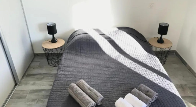 Appartement 3 pieces, refait a neuf, haut standing, piscine, mer a pieds